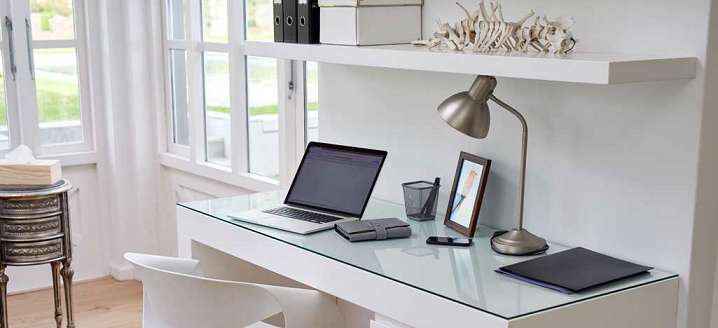 نورپردازی دقیق میز کار